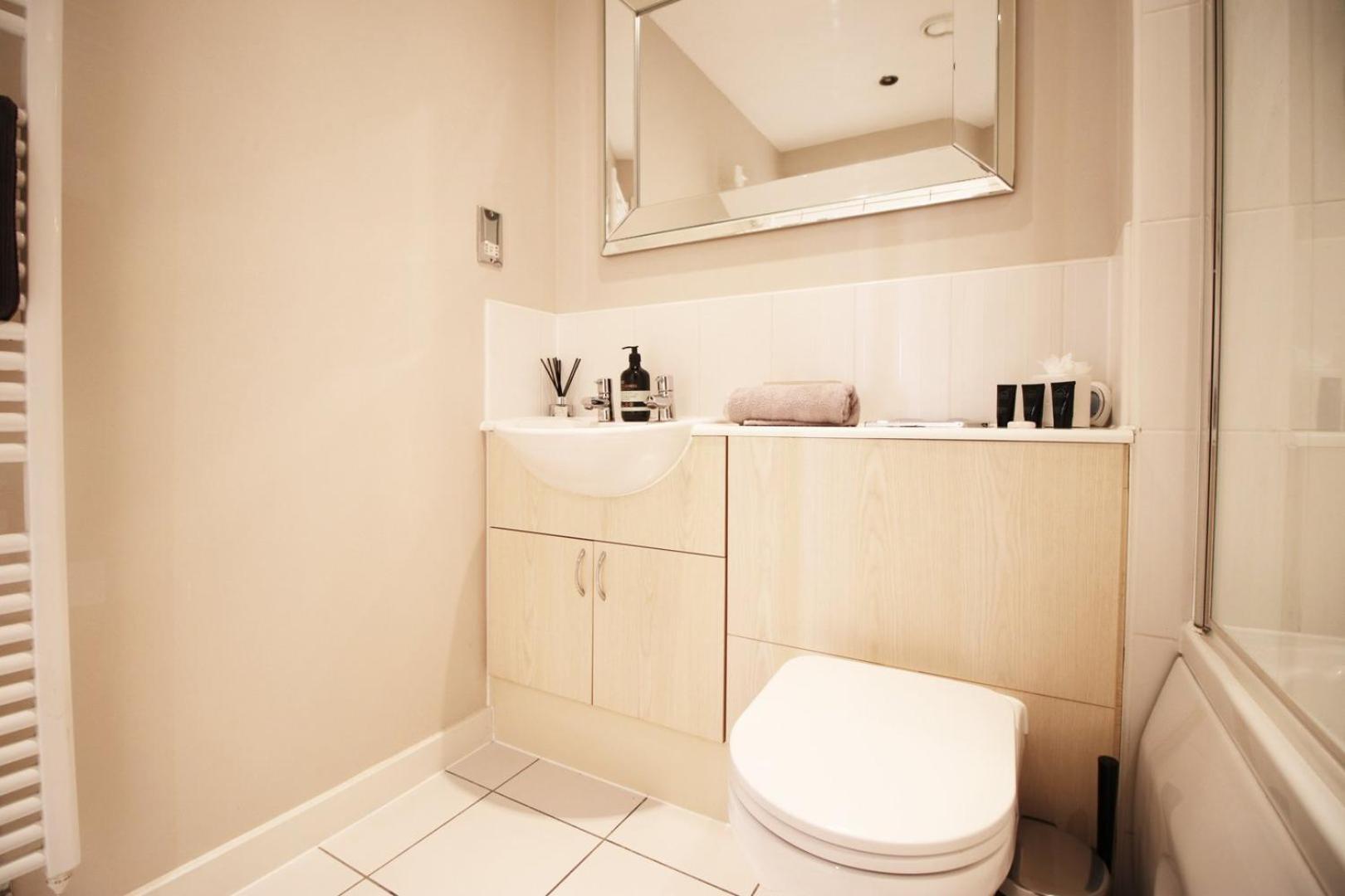 Perfect Getaway In Cardiff Marina Apartment Exterior photo