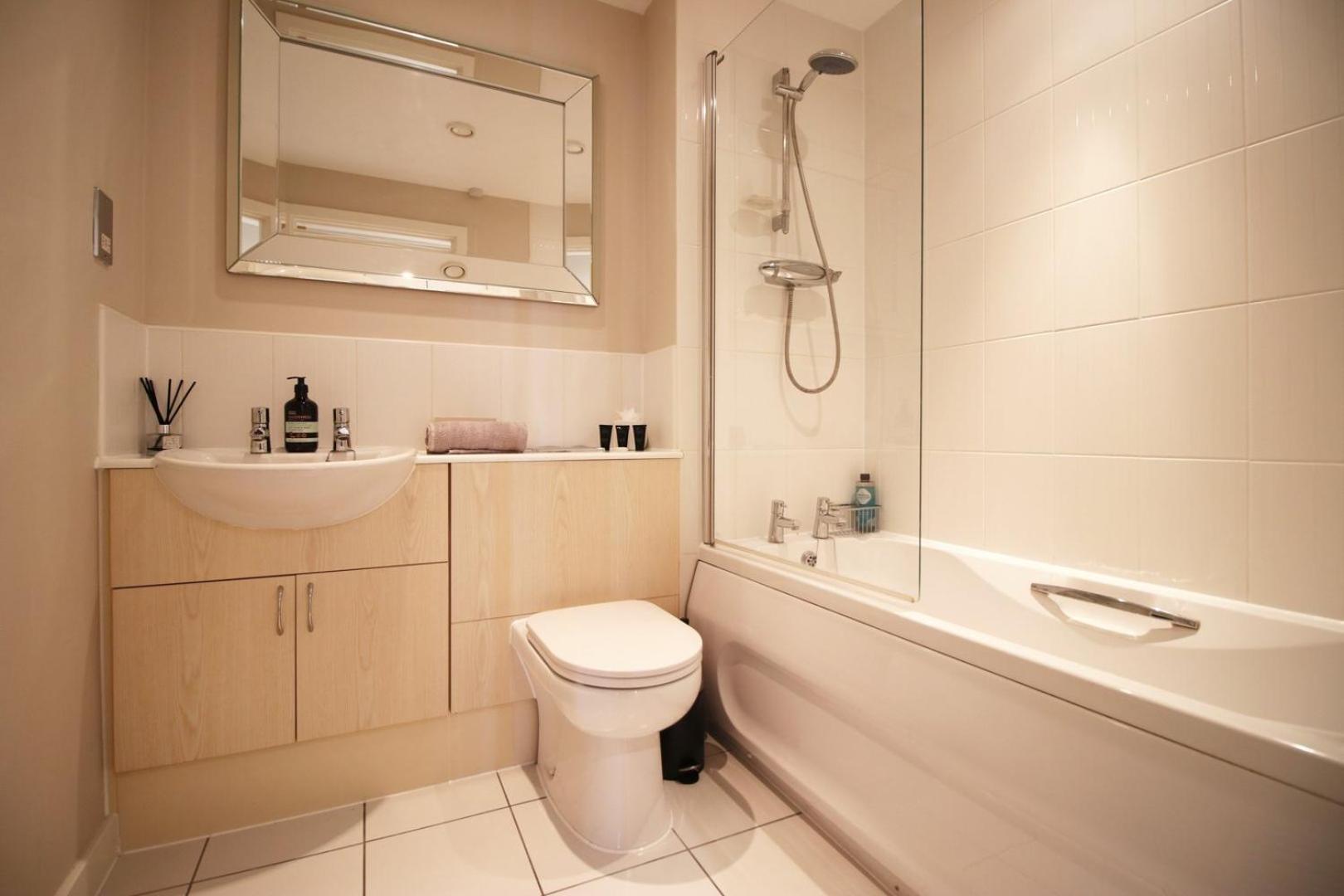 Perfect Getaway In Cardiff Marina Apartment Exterior photo