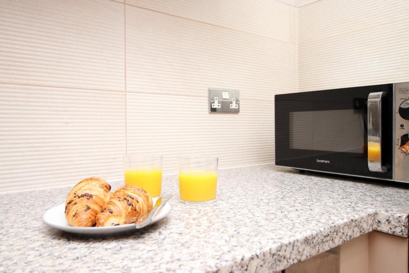 Perfect Getaway In Cardiff Marina Apartment Exterior photo