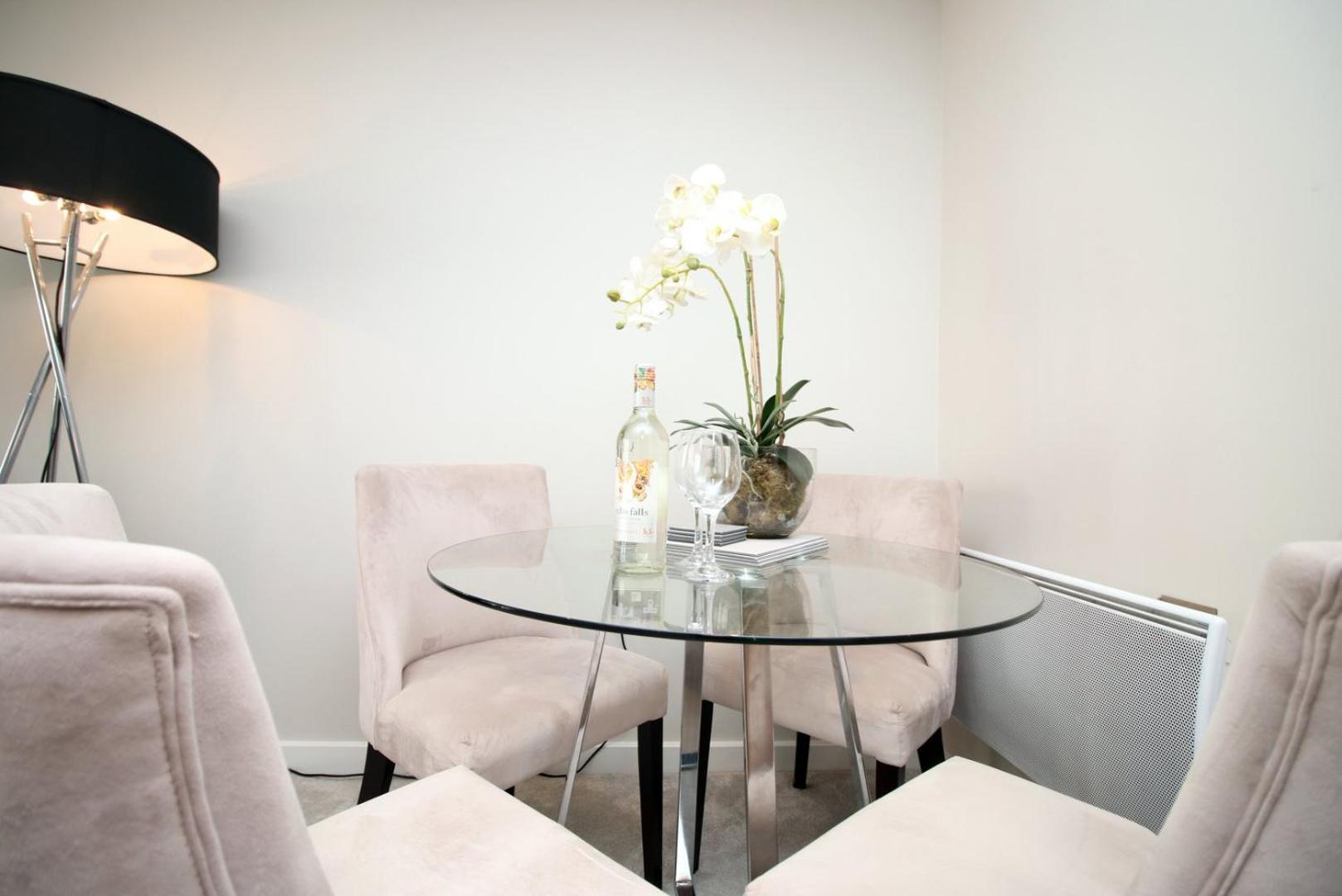 Perfect Getaway In Cardiff Marina Apartment Exterior photo